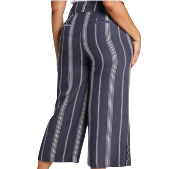 Lane Bryant Striped Navy & White The Laney Capris Linen Blend Size 26 - Picture 2 of 9